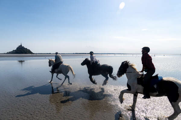 À cheval dans la baie